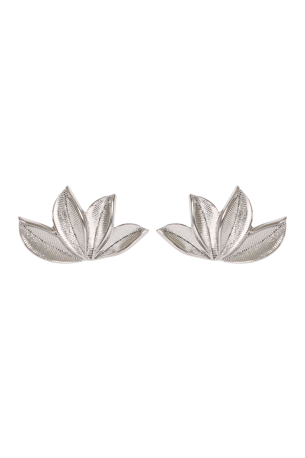 Four Leaves Fan Shape Metal Stud Earrings Silver
