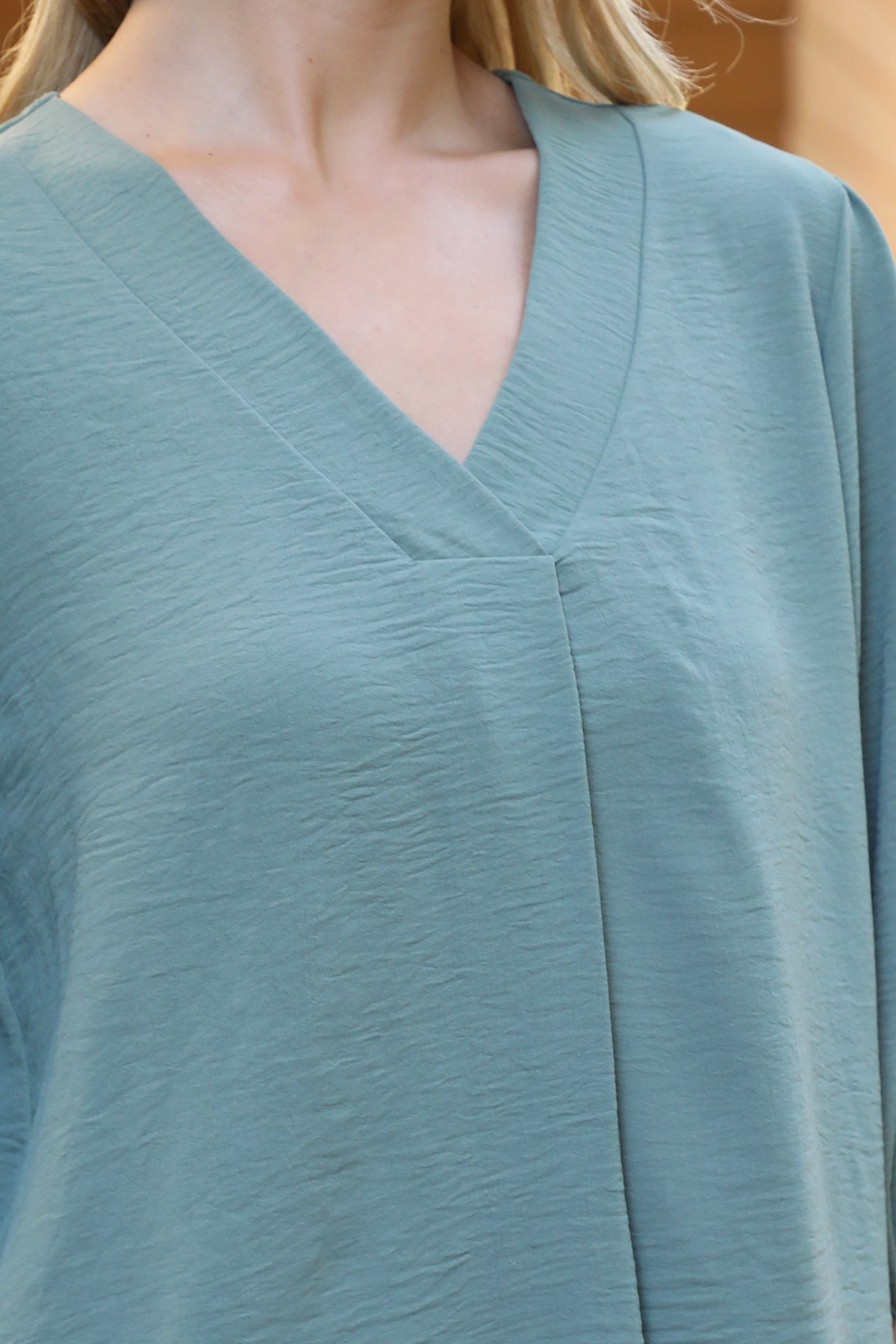 Plus Size V-Neck Band Elastic Tunnel Sleeve Woven Top